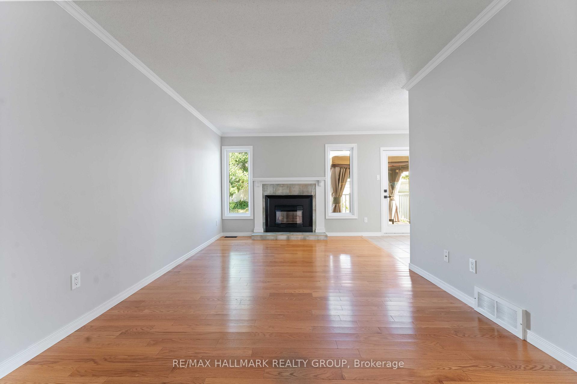 Photo 14 of 647 Apollo Way, Ottawa, Fallingbrook/Pineridge — HOMEH