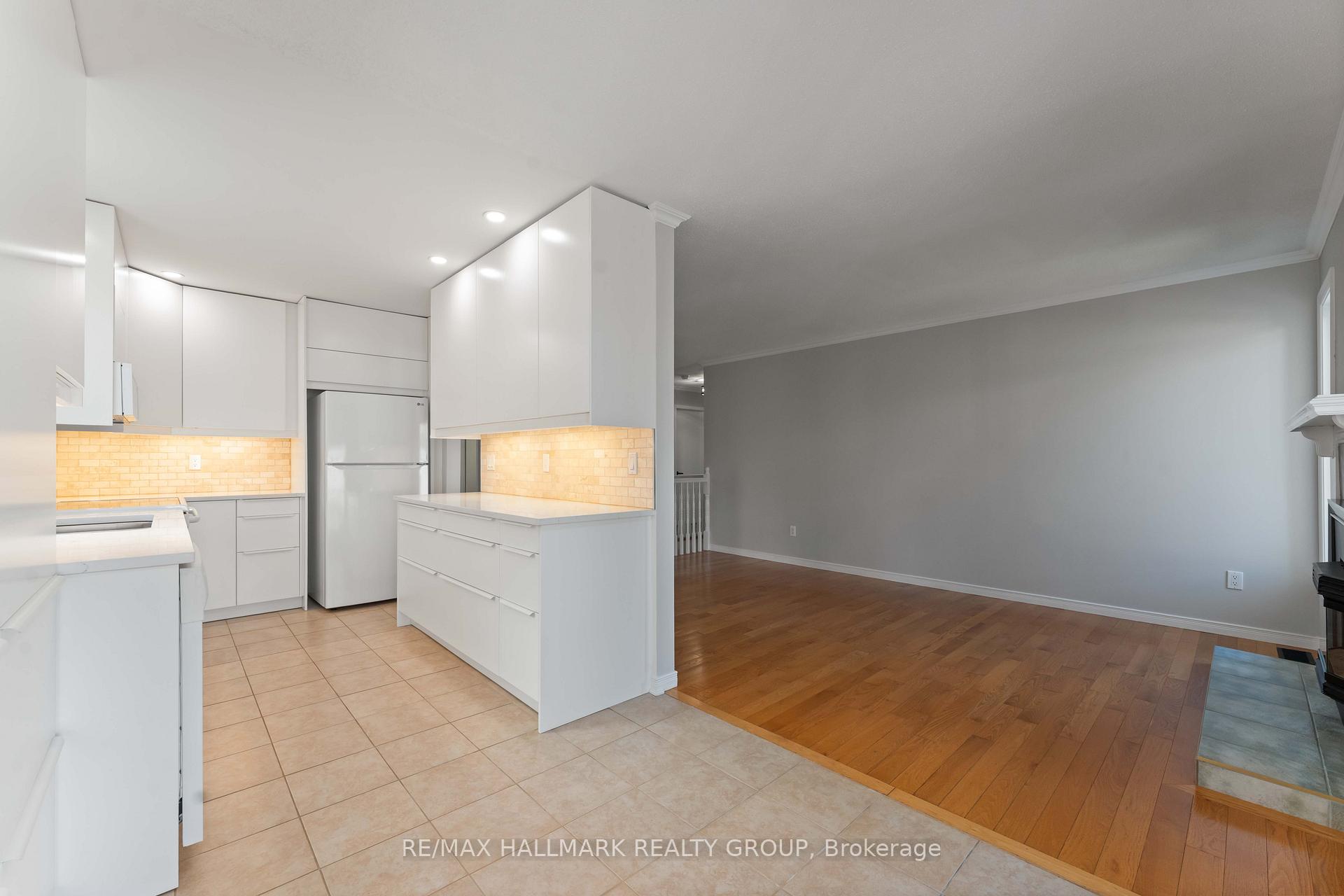 Photo 18 of 647 Apollo Way, Ottawa, Fallingbrook/Pineridge — HOMEH