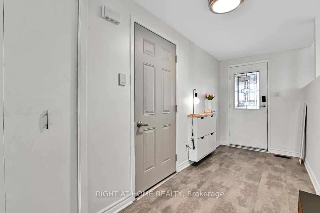 Photo 3 of 1691 Meadowview Crescent, Ottawa, Convent Glen South — HOMEH