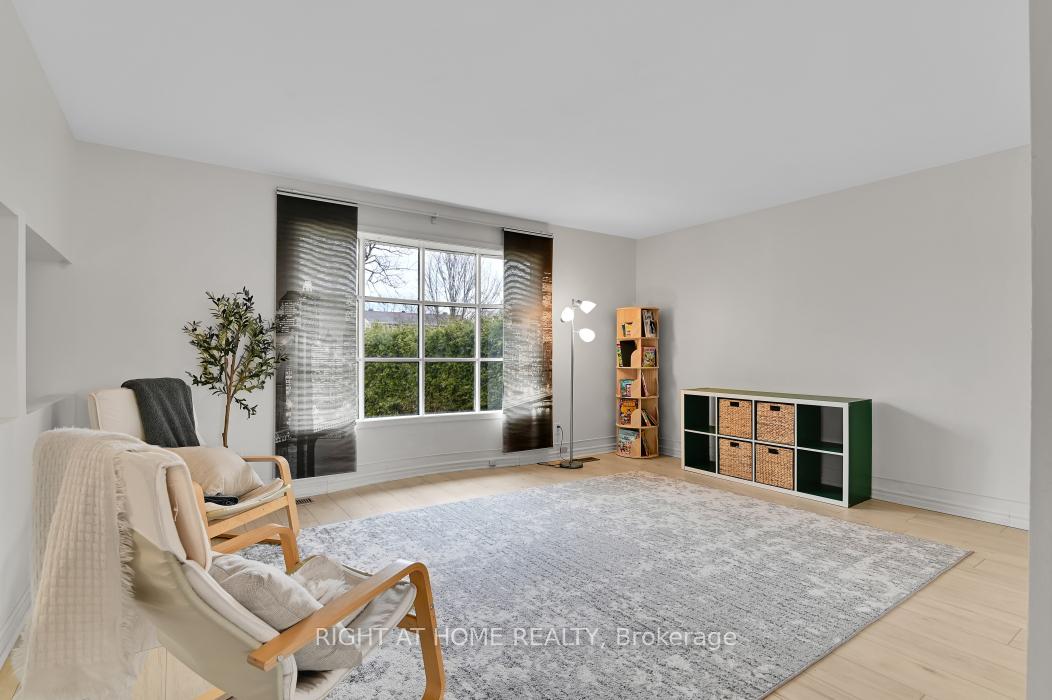Photo 6 of 1691 Meadowview Crescent, Ottawa, Convent Glen South — HOMEH