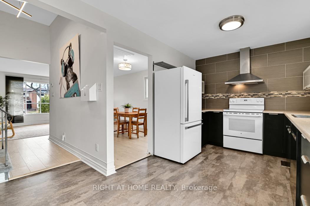 Photo 8 of 1691 Meadowview Crescent, Ottawa, Convent Glen South — HOMEH