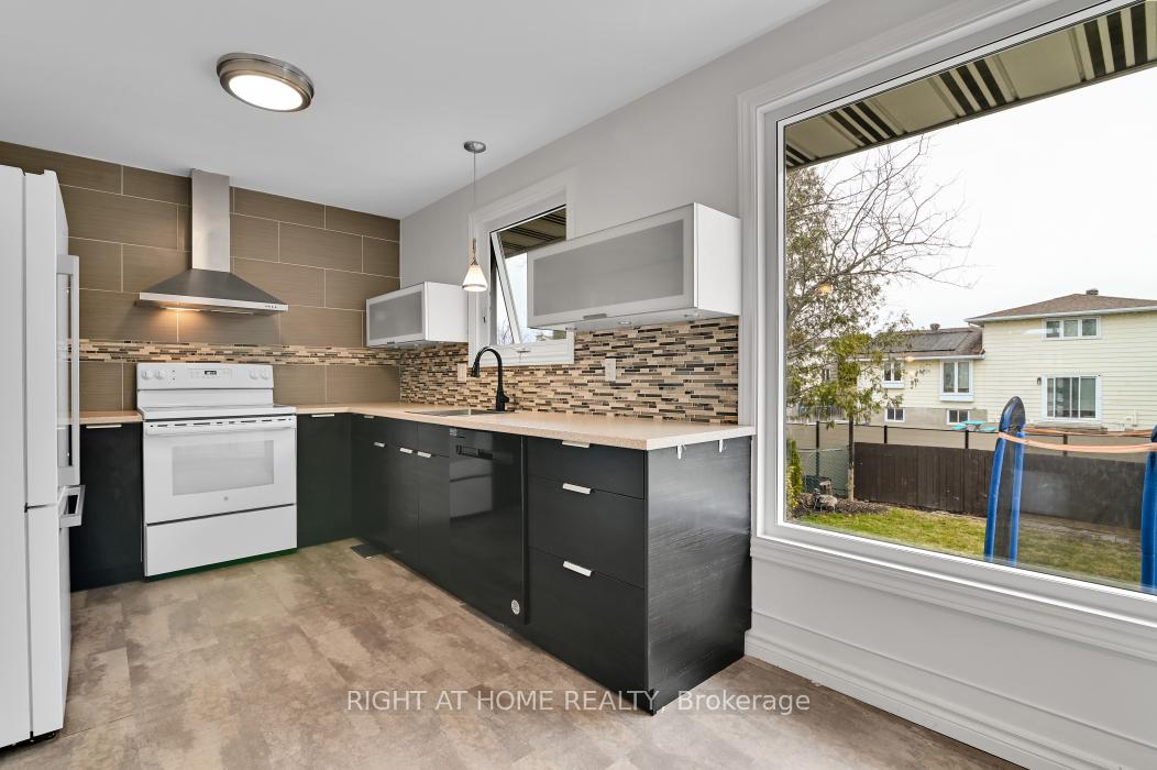 Photo 9 of 1691 Meadowview Crescent, Ottawa, Convent Glen South — HOMEH