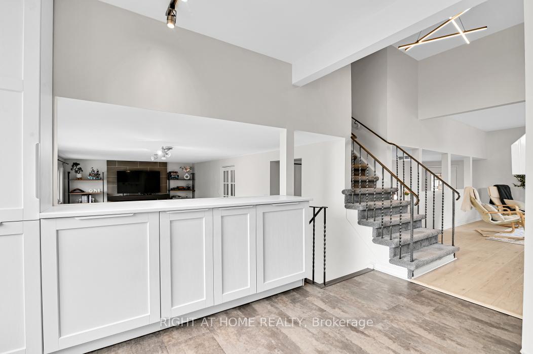 Photo 11 of 1691 Meadowview Crescent, Ottawa, Convent Glen South — HOMEH