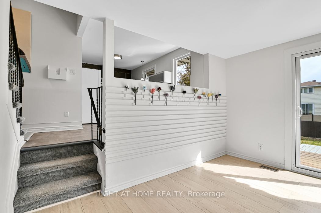 Photo 12 of 1691 Meadowview Crescent, Ottawa, Convent Glen South — HOMEH