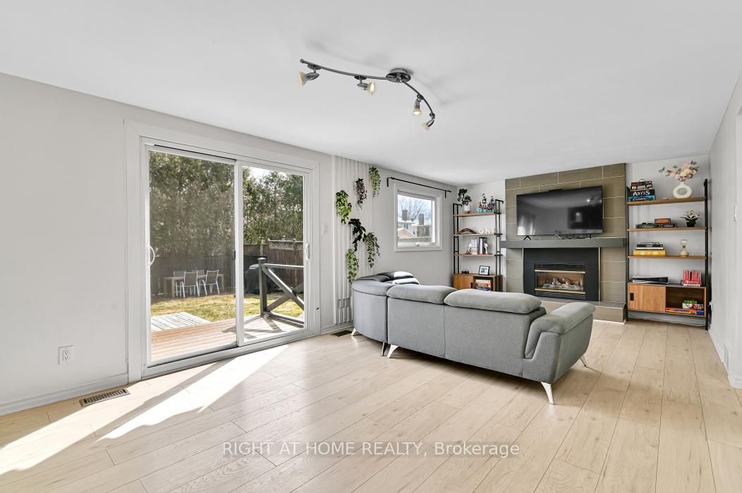 Photo 13 of 1691 Meadowview Crescent, Ottawa, Convent Glen South — HOMEH