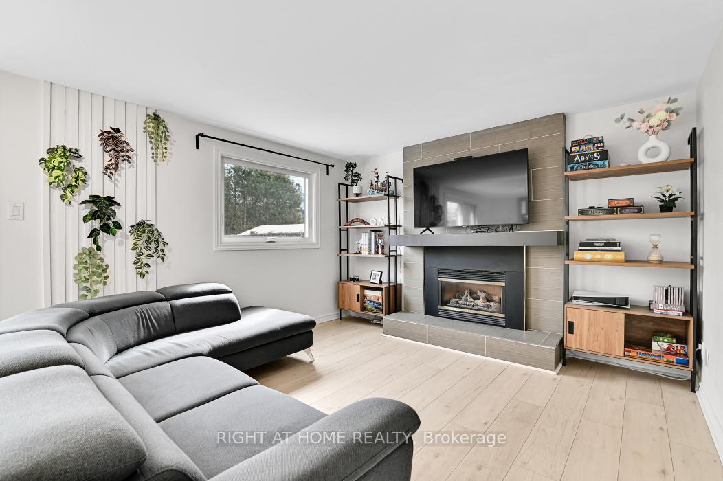 Photo 14 of 1691 Meadowview Crescent, Ottawa, Convent Glen South — HOMEH