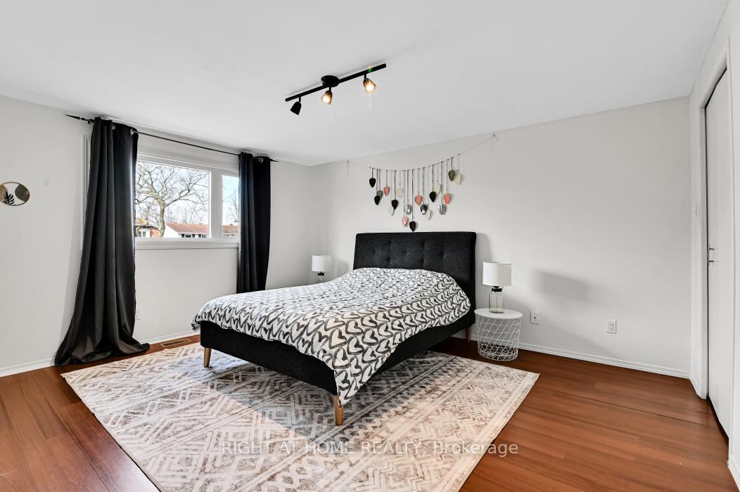 Photo 18 of 1691 Meadowview Crescent, Ottawa, Convent Glen South — HOMEH
