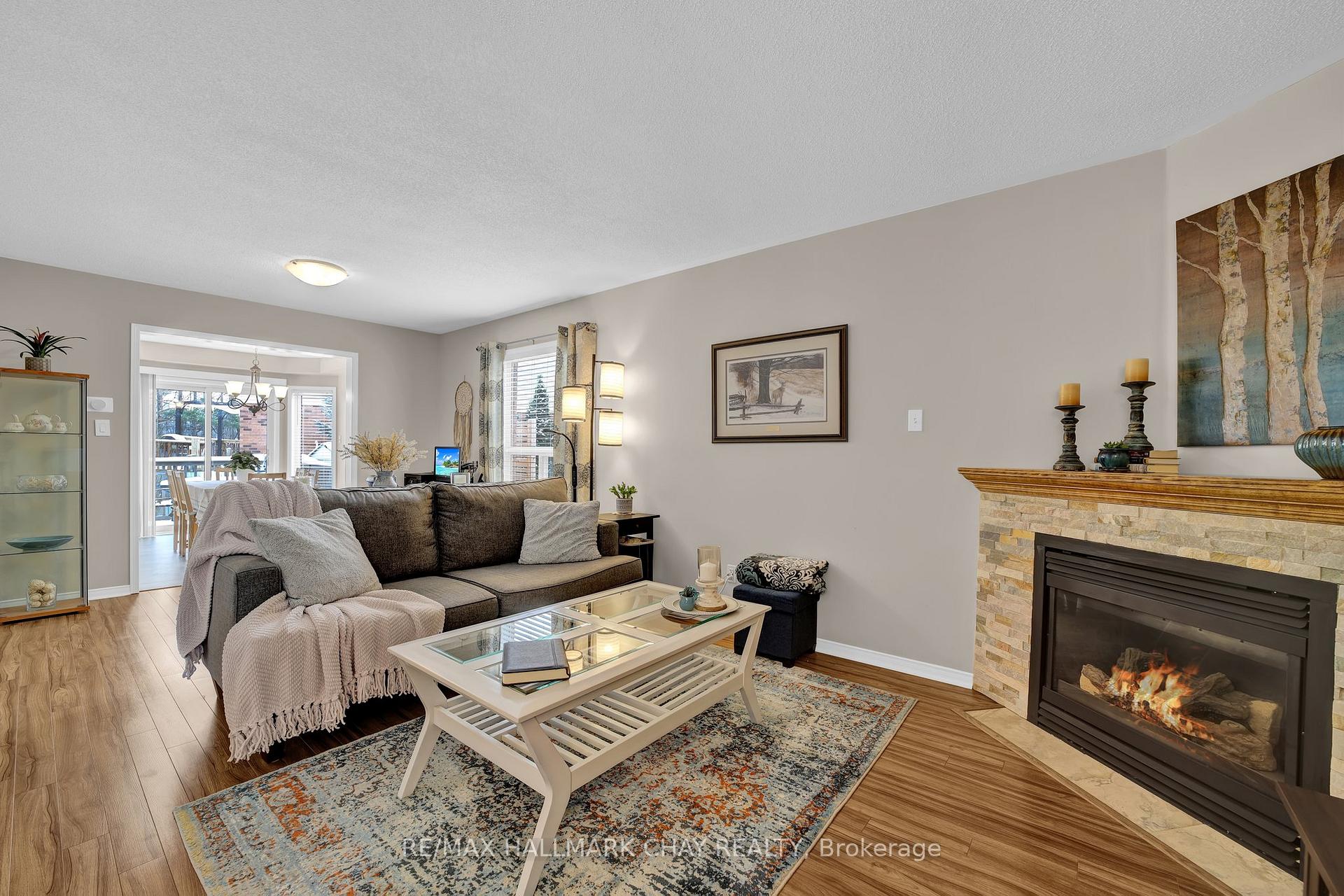 Photo 4 of 3 Chiccony Court, New Tecumseth, Beeton — HOMEH