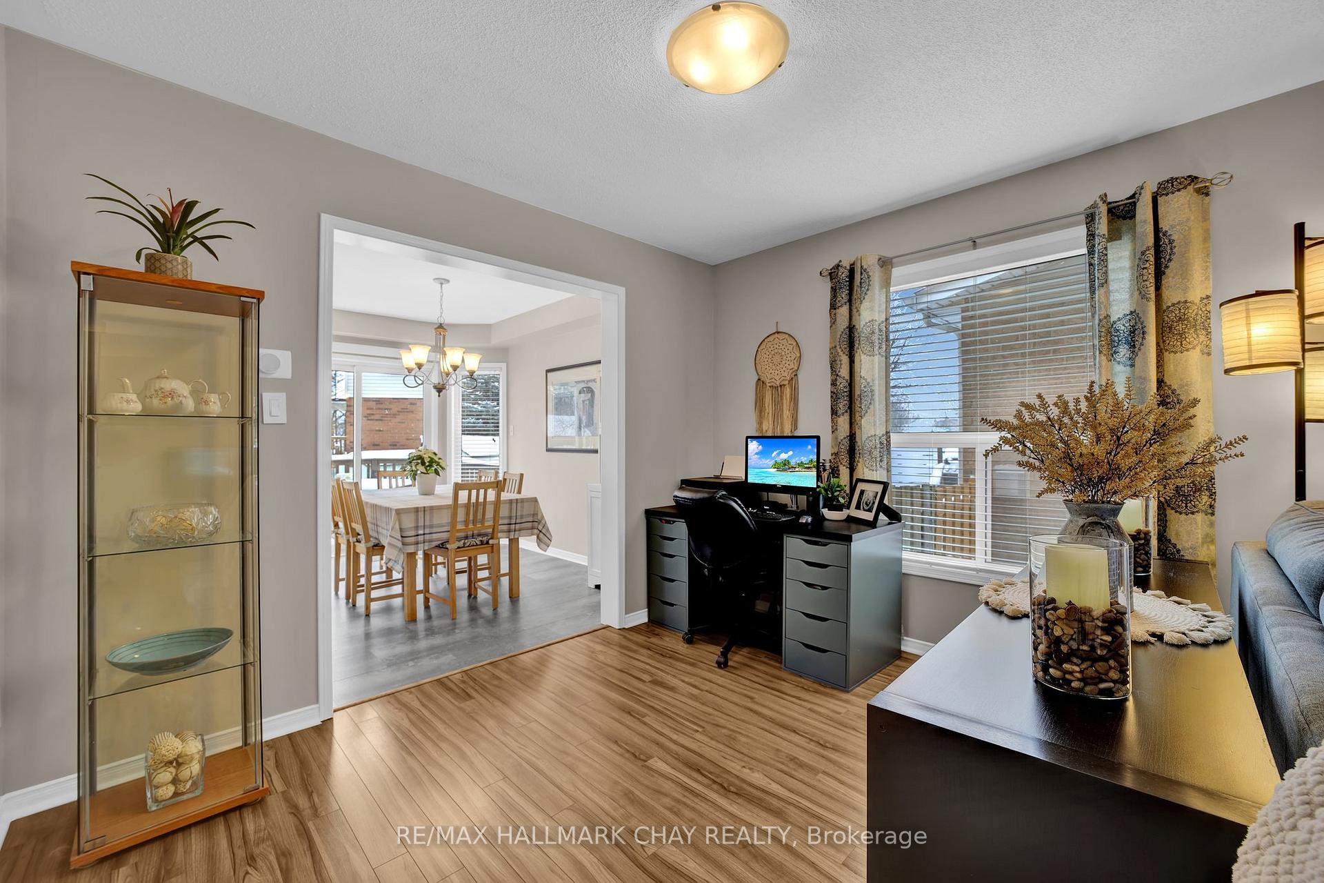 Photo 5 of 3 Chiccony Court, New Tecumseth, Beeton — HOMEH