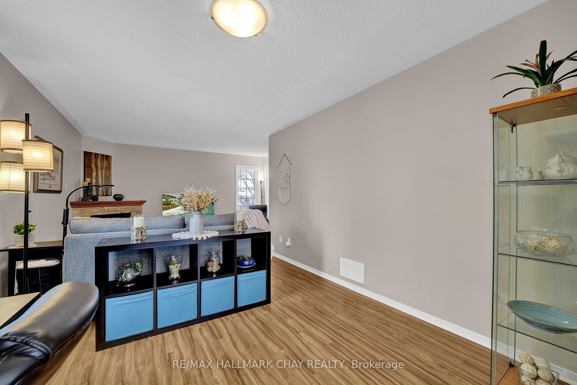 Photo 6 of 3 Chiccony Court, New Tecumseth, Beeton — HOMEH