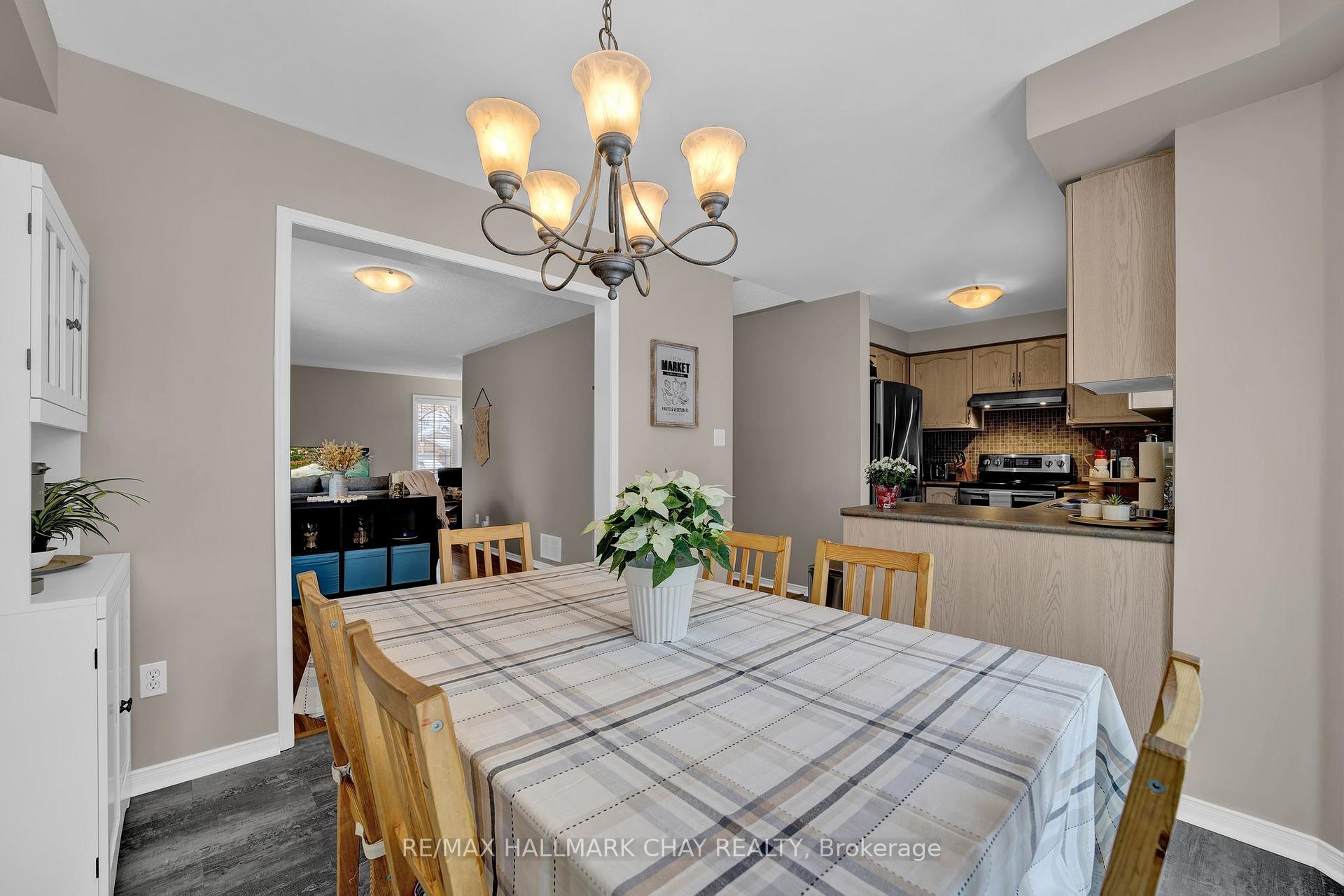 Photo 7 of 3 Chiccony Court, New Tecumseth, Beeton — HOMEH