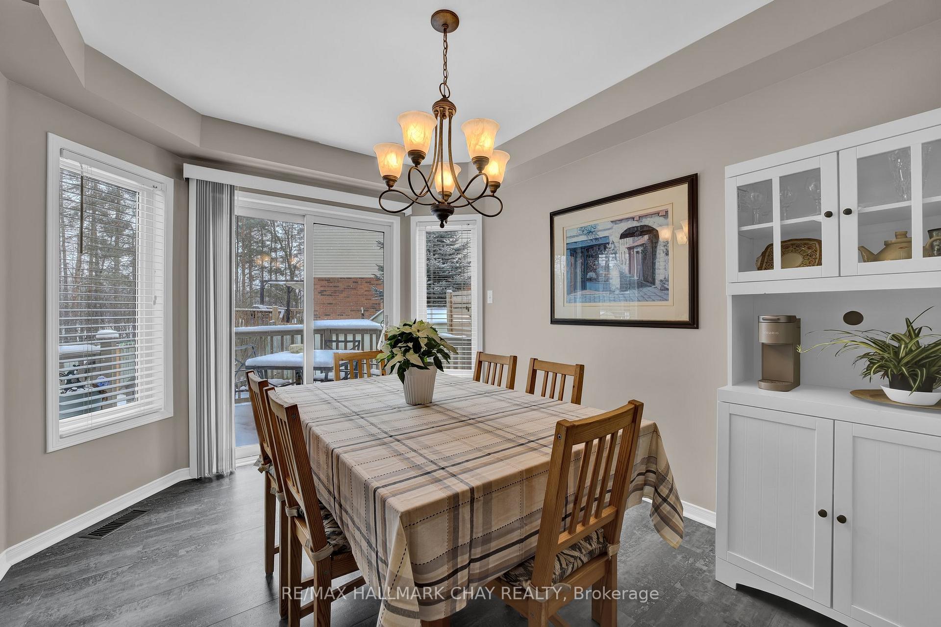 Photo 8 of 3 Chiccony Court, New Tecumseth, Beeton — HOMEH