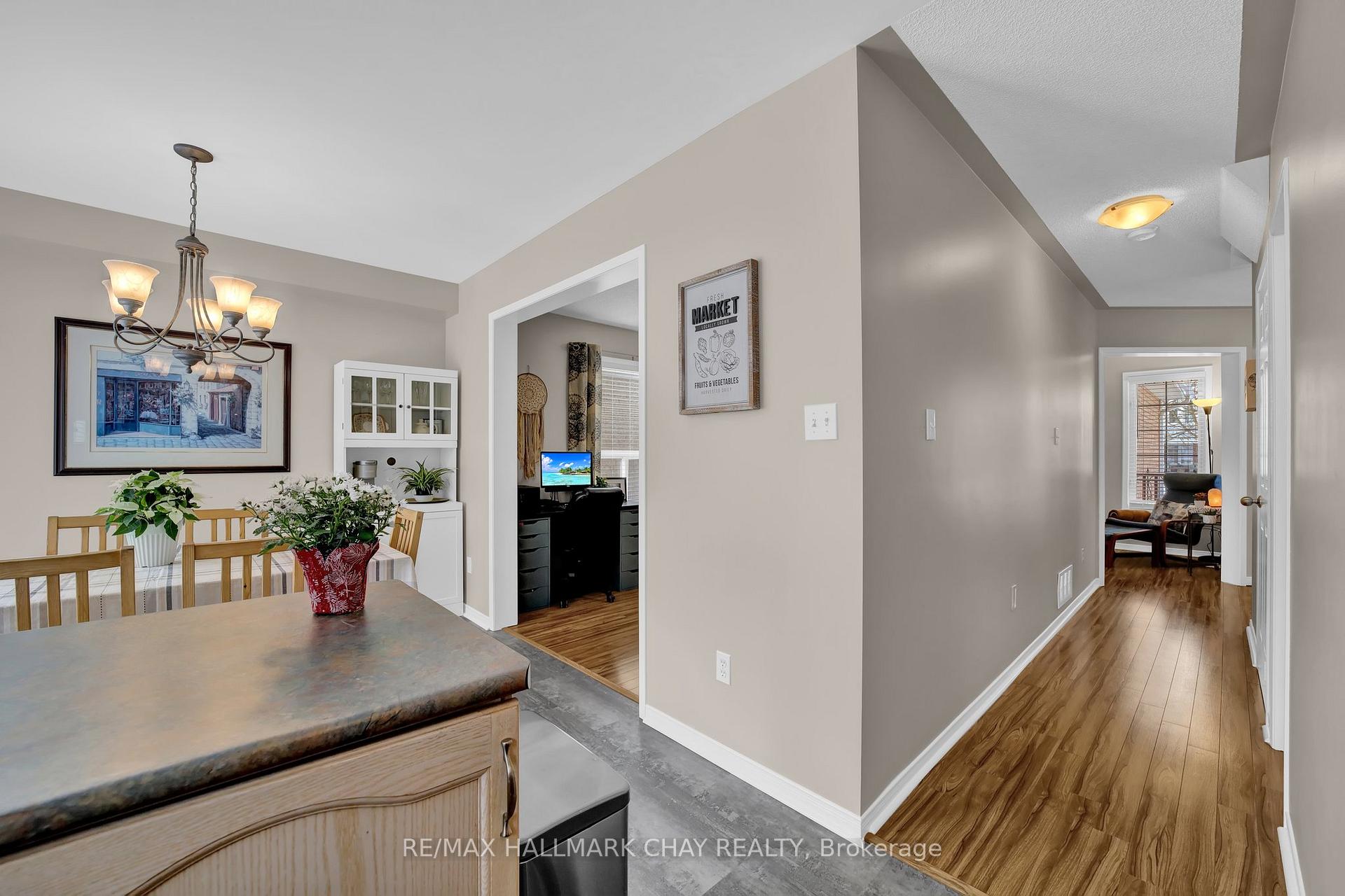 Photo 11 of 3 Chiccony Court, New Tecumseth, Beeton — HOMEH