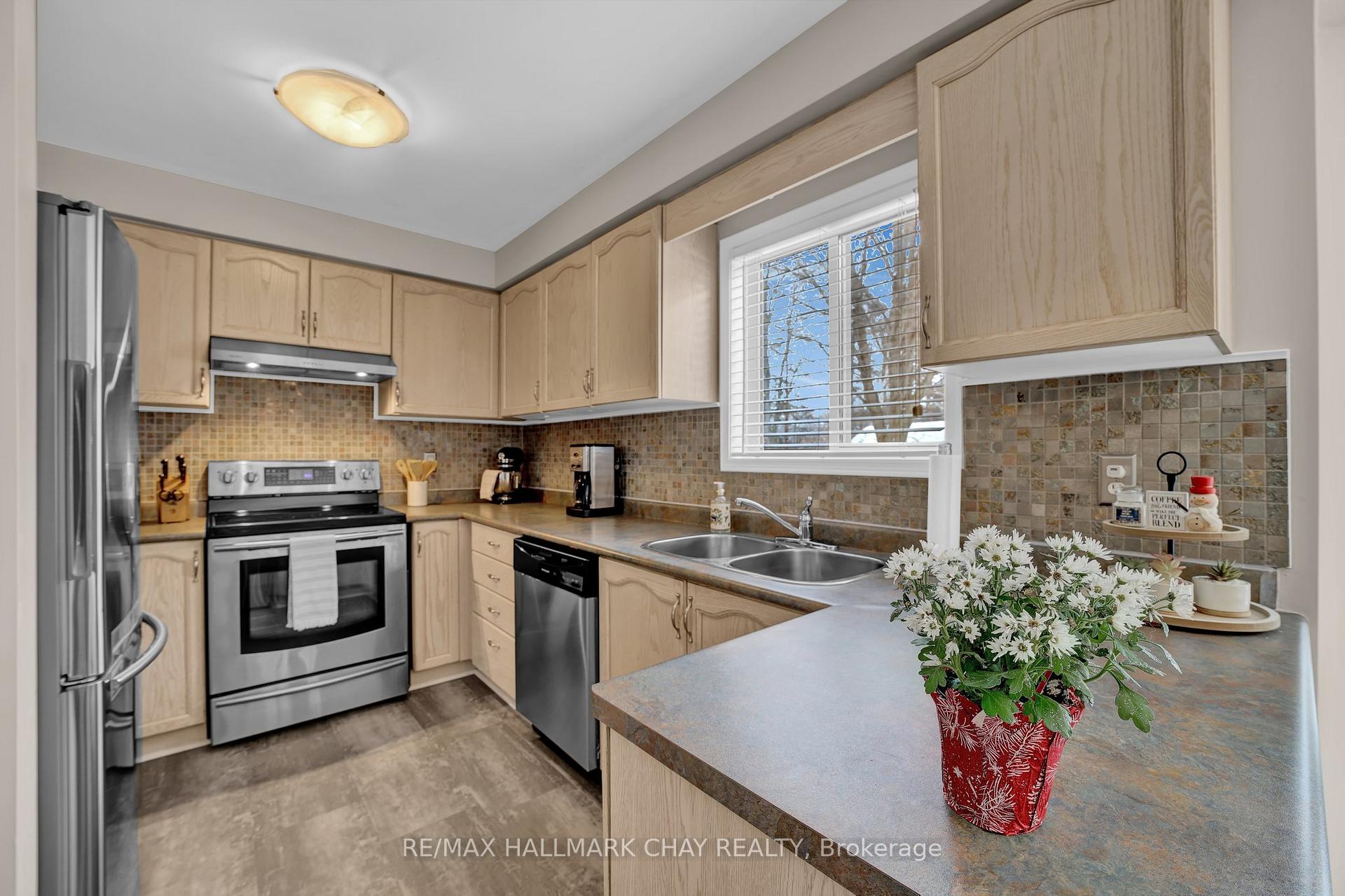 Photo 12 of 3 Chiccony Court, New Tecumseth, Beeton — HOMEH