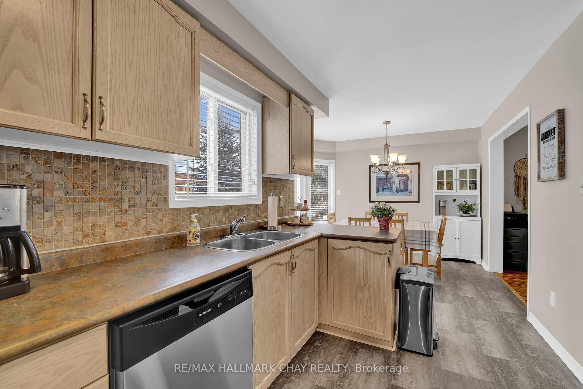 Photo 13 of 3 Chiccony Court, New Tecumseth, Beeton — HOMEH