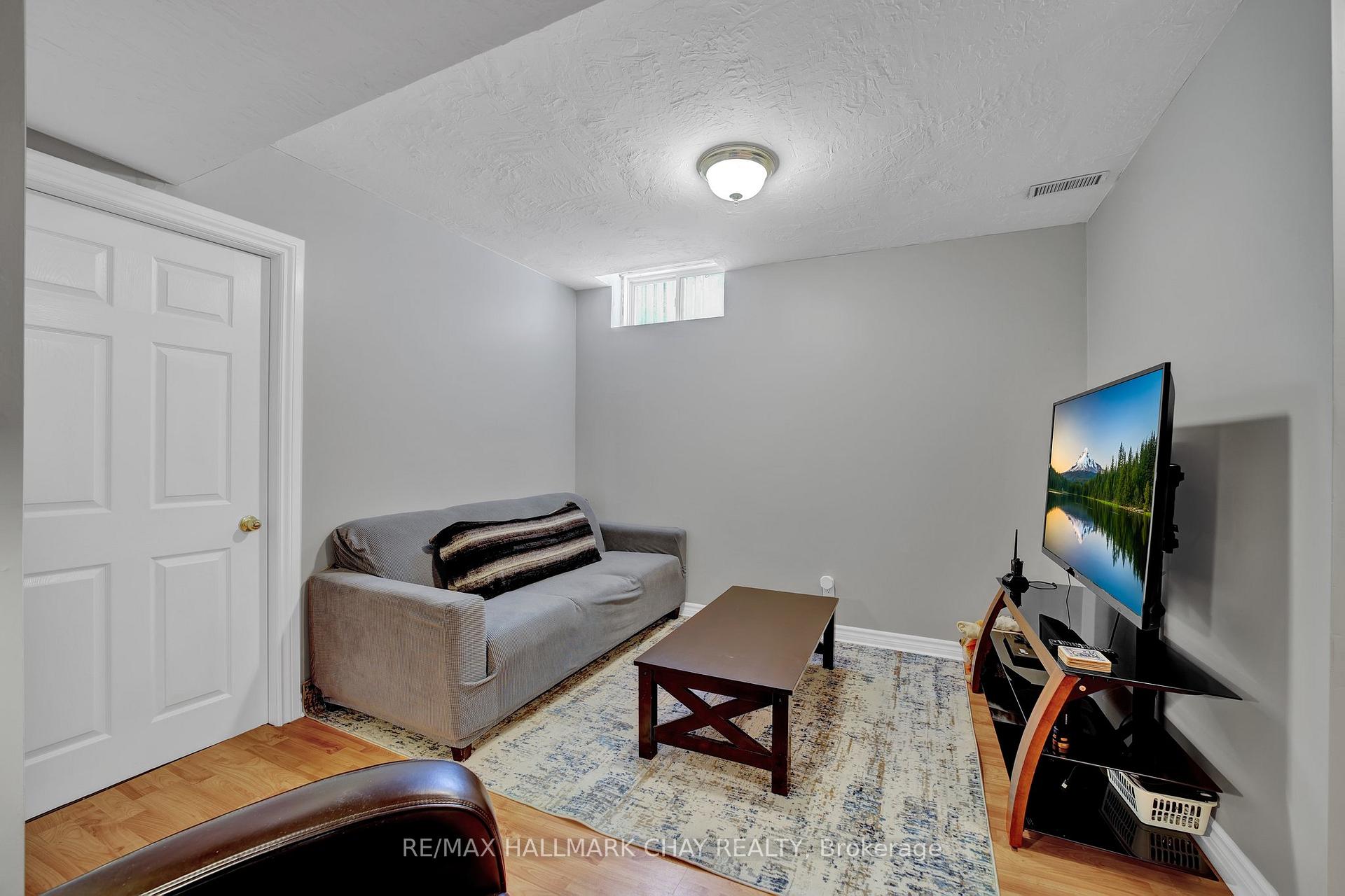 Photo 35 of 3 Chiccony Court, New Tecumseth, Beeton — HOMEH