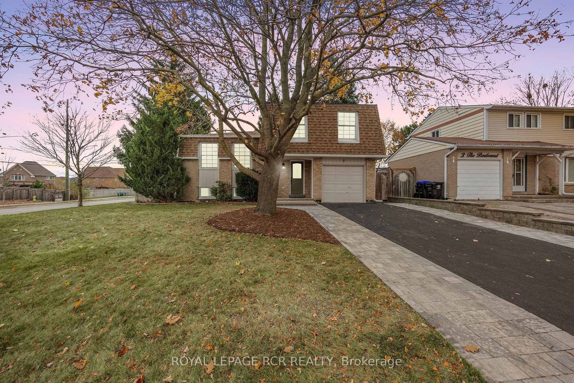 Photo 1 of 1 The Boulevard, New Tecumseth, Tottenham — HOMEH