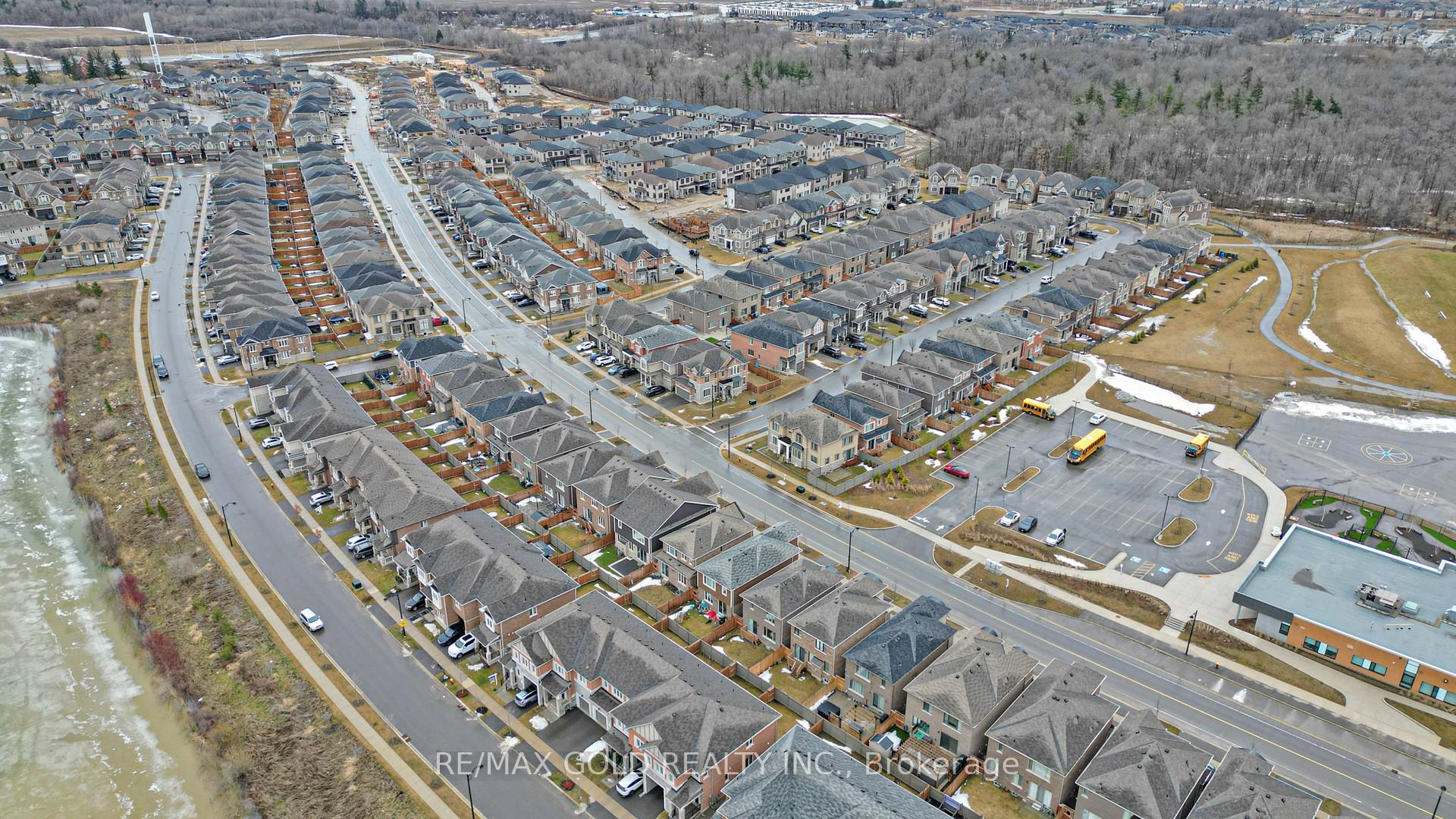 Photo 5 of 644 Kennedy Circle W, Milton, Cobban — HOMEH