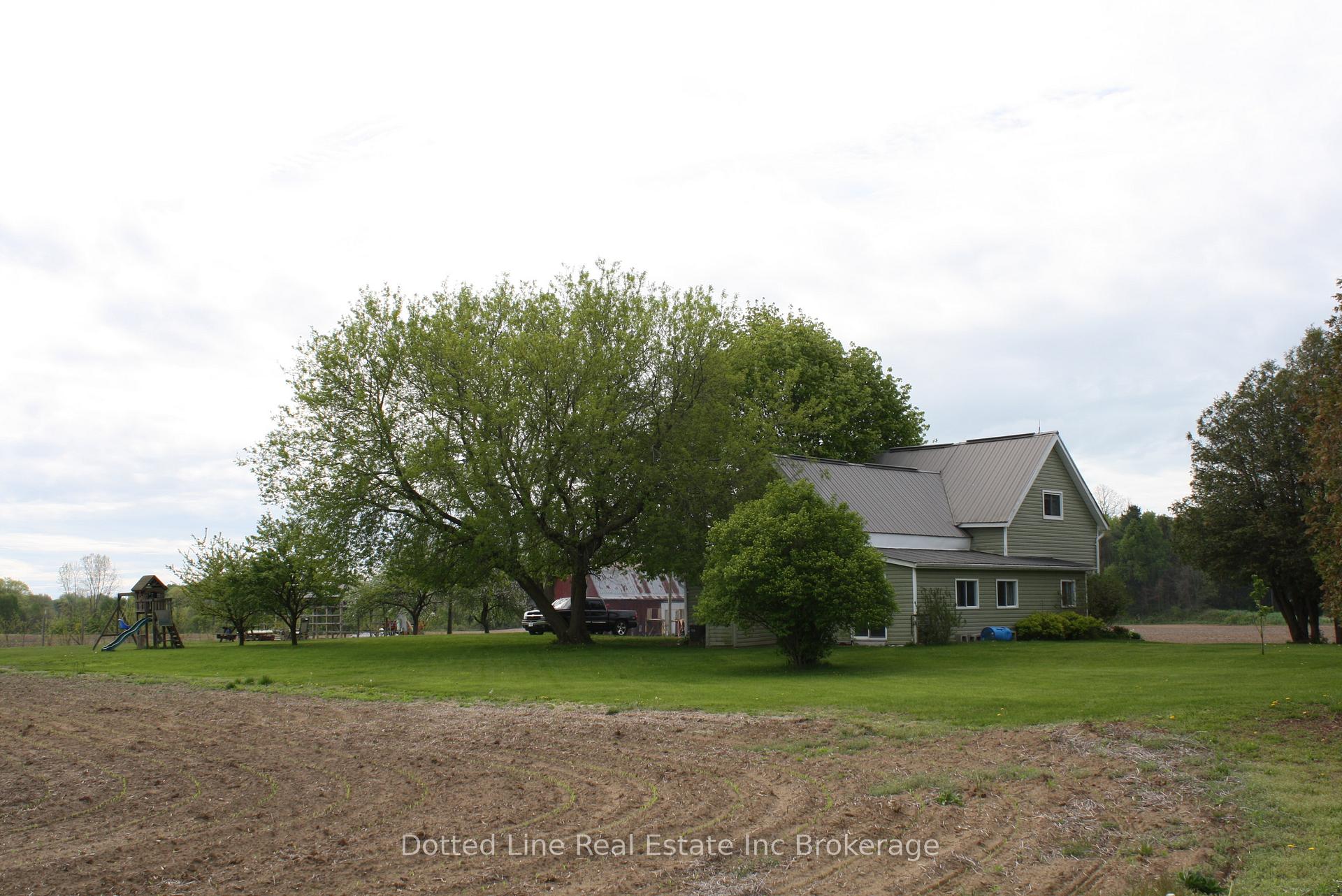Front of 1076 2nd Concession ENR Road