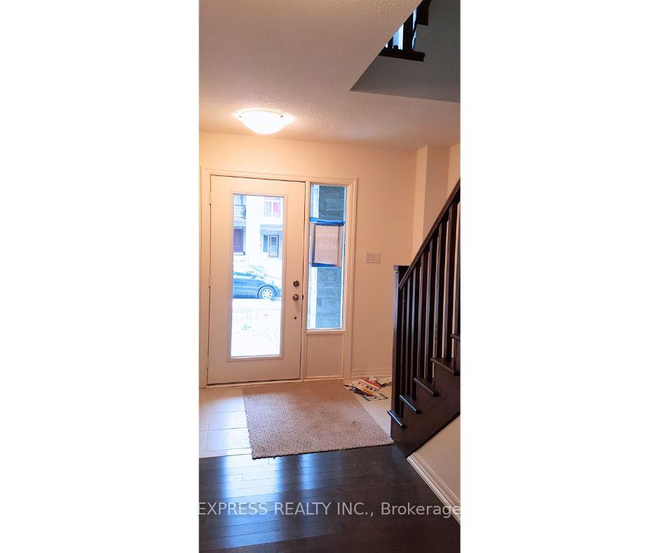 Photo 3 of 36 Vantage Loop, Newmarket, Woodland Hill — HOMEH