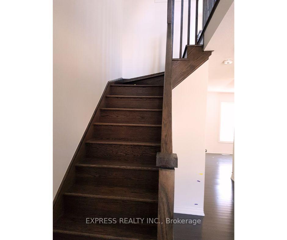 Photo 4 of 36 Vantage Loop, Newmarket, Woodland Hill — HOMEH