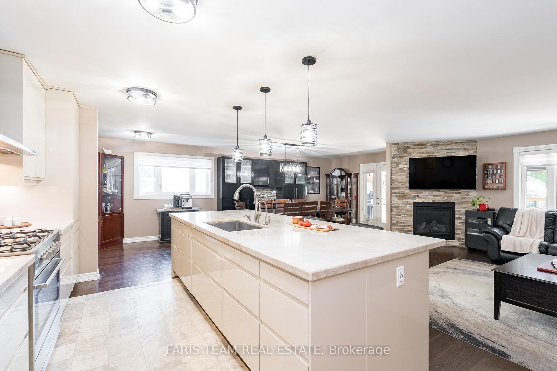 Photo 3 of 246 Belmoral Drive, Orillia — HOMEH