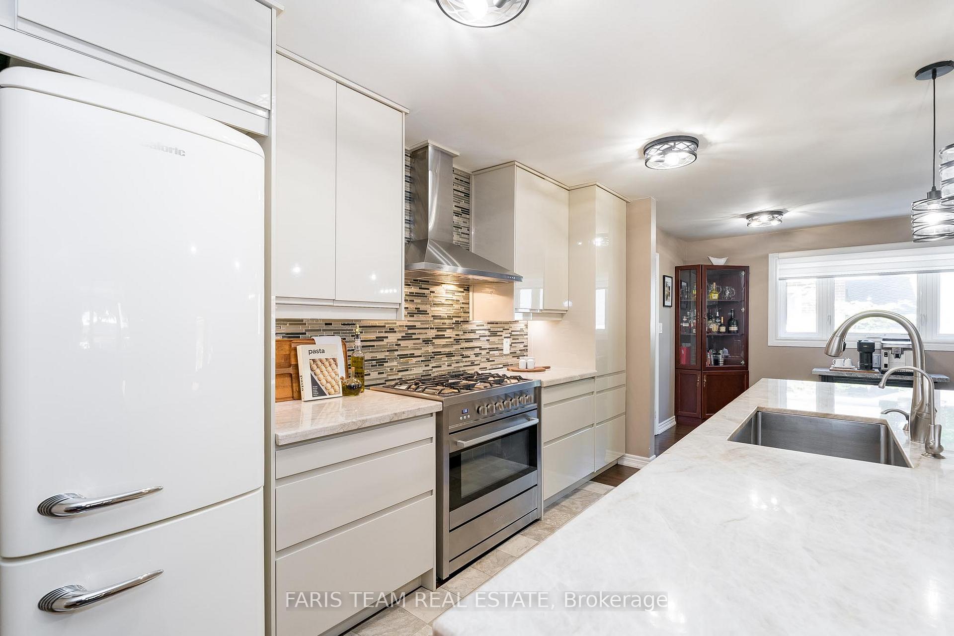 Photo 5 of 246 Belmoral Drive, Orillia — HOMEH