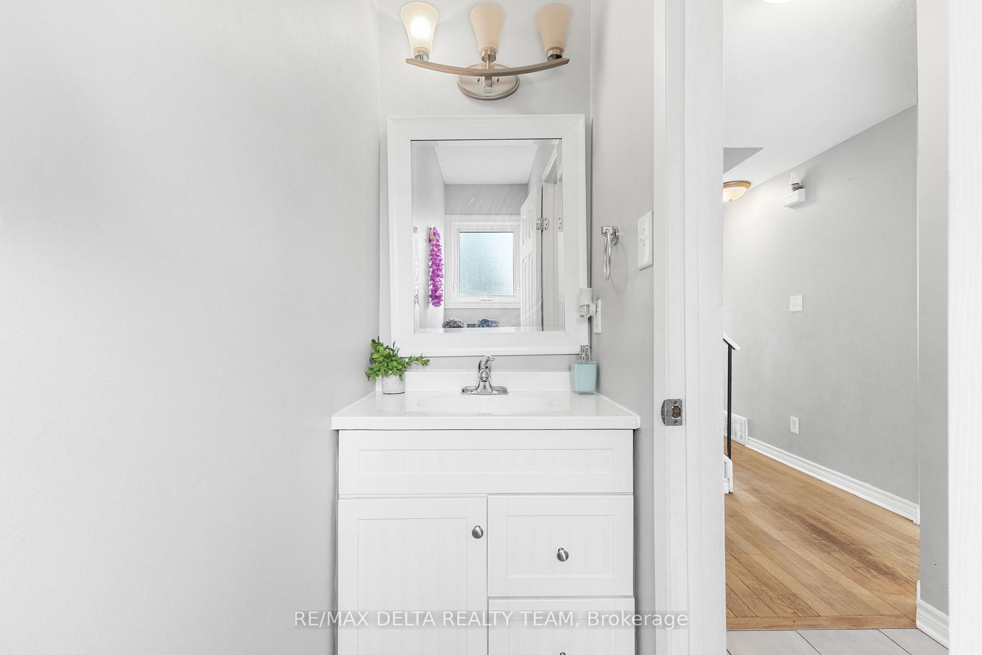 Photo 3 of 1401 Coulter Place, Ottawa, Bilberry Creek/Queenswood Heights — HOMEH