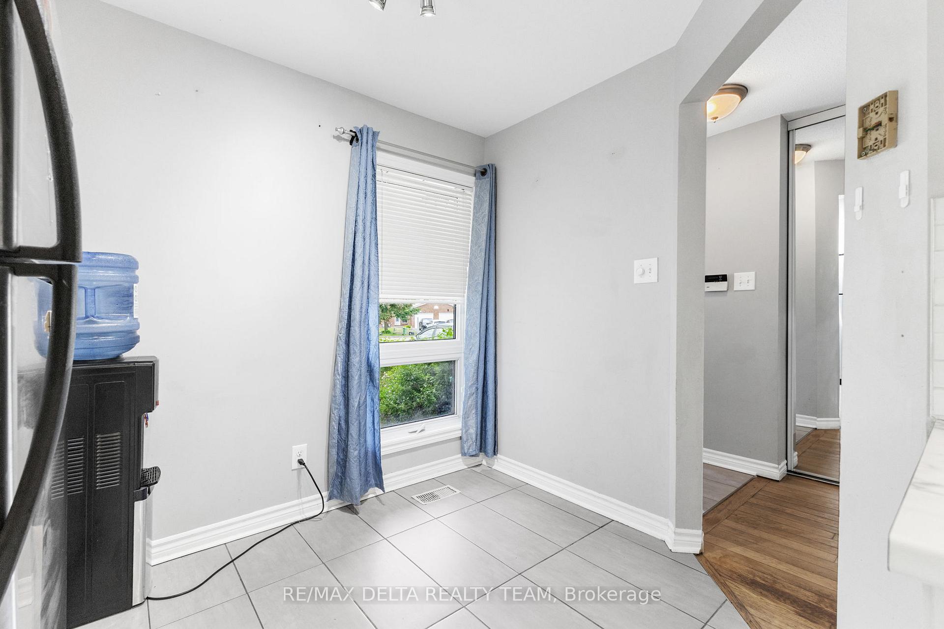 Photo 6 of 1401 Coulter Place, Ottawa, Bilberry Creek/Queenswood Heights — HOMEH
