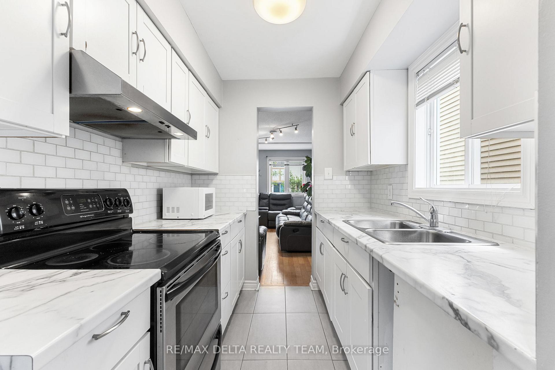 Photo 7 of 1401 Coulter Place, Ottawa, Bilberry Creek/Queenswood Heights — HOMEH