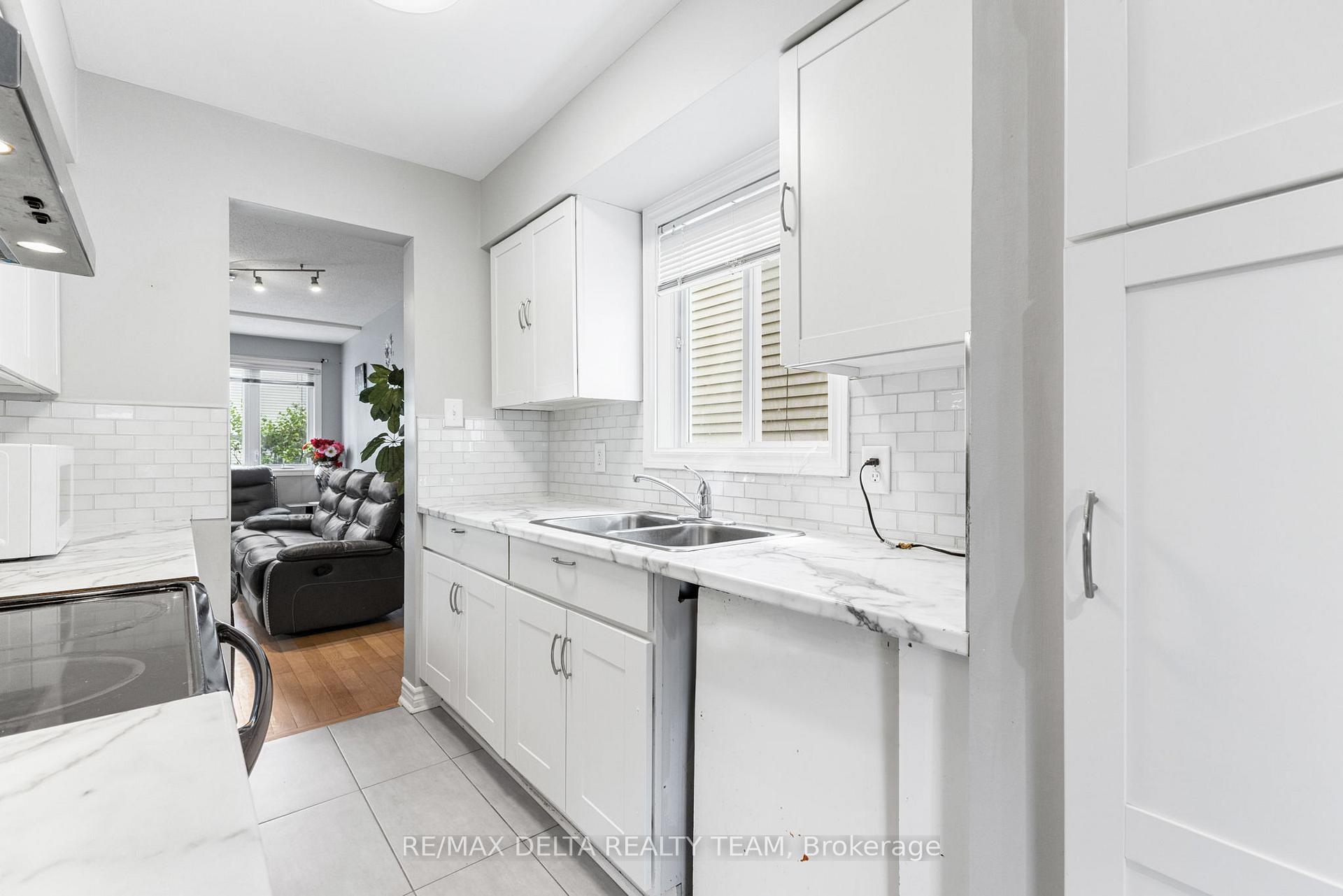 Photo 8 of 1401 Coulter Place, Ottawa, Bilberry Creek/Queenswood Heights — HOMEH