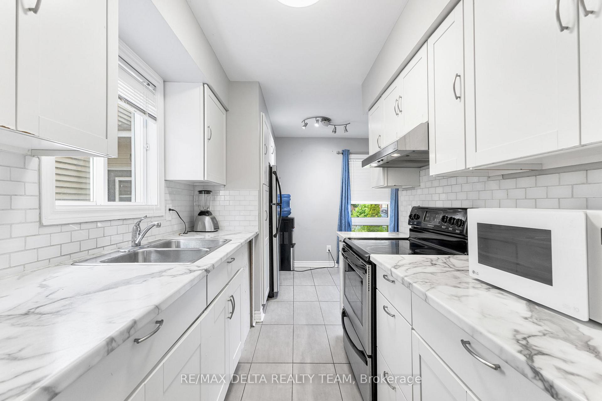 Photo 9 of 1401 Coulter Place, Ottawa, Bilberry Creek/Queenswood Heights — HOMEH