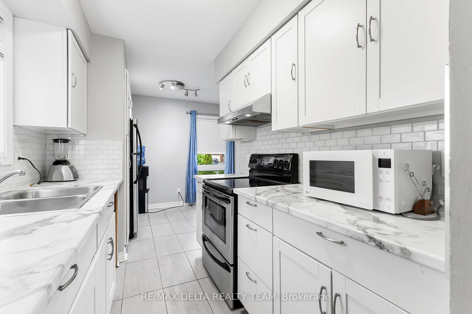 Photo 10 of 1401 Coulter Place, Ottawa, Bilberry Creek/Queenswood Heights — HOMEH