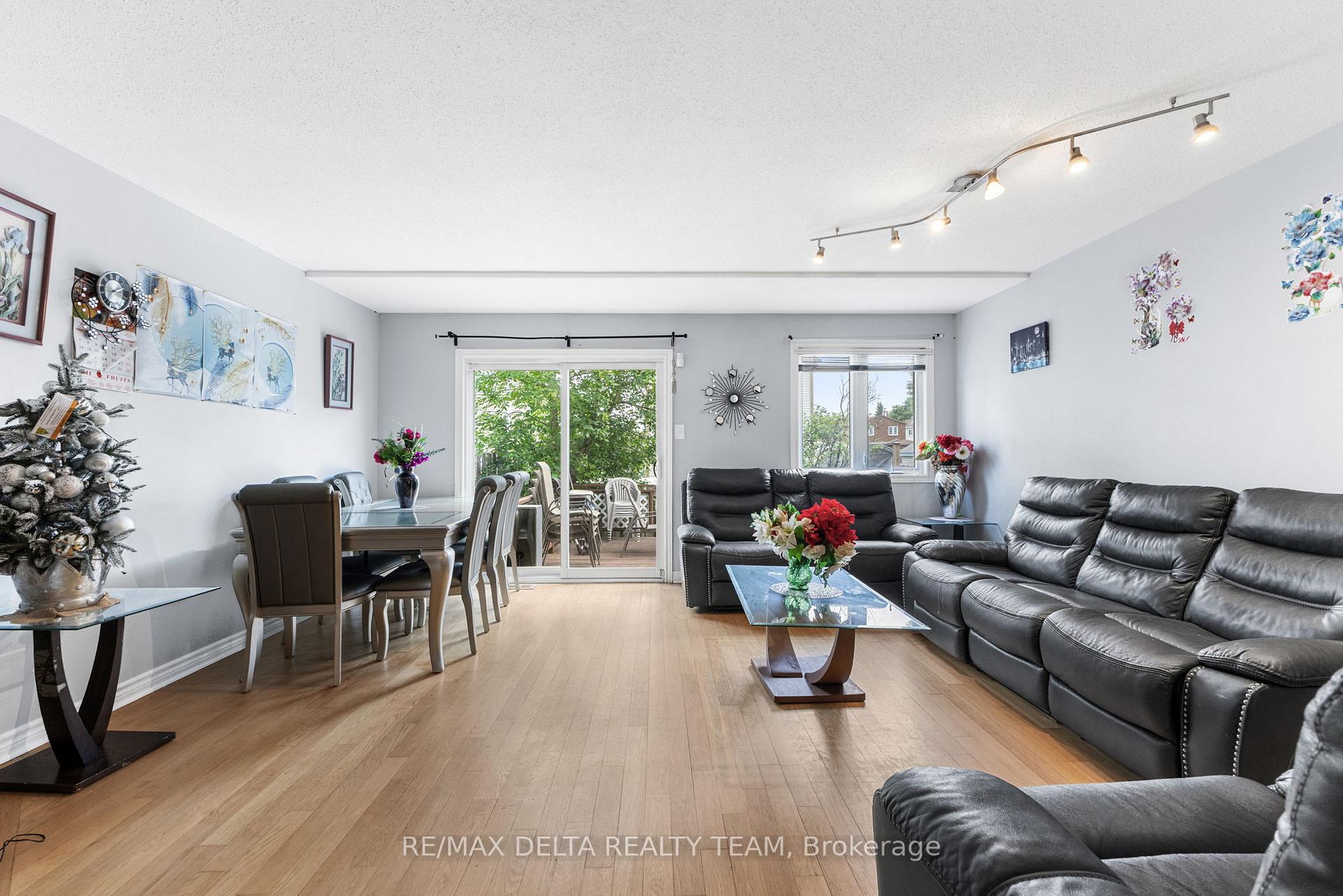 Photo 12 of 1401 Coulter Place, Ottawa, Bilberry Creek/Queenswood Heights — HOMEH