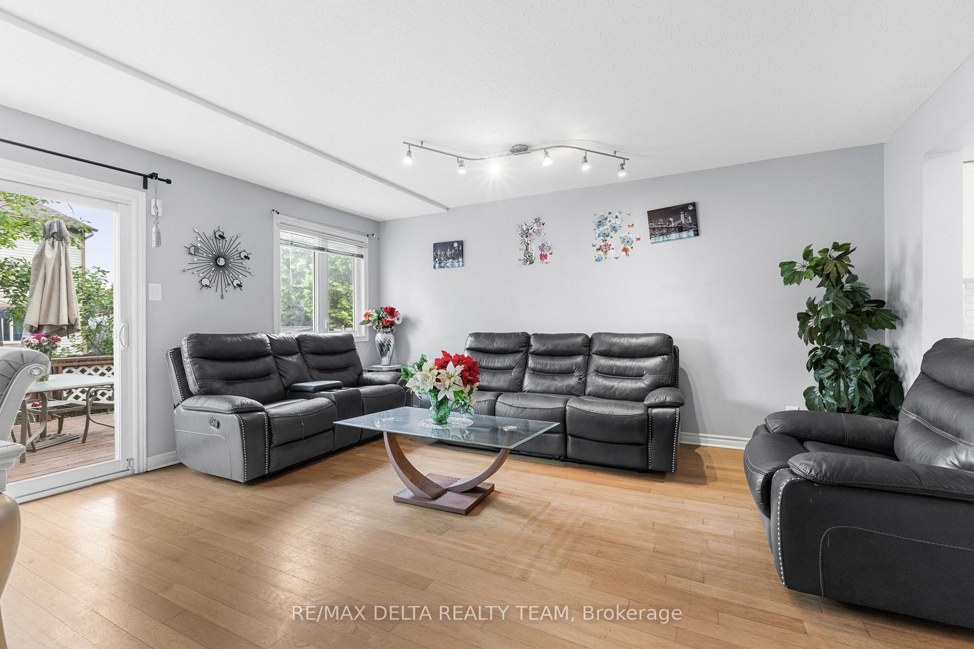 Photo 14 of 1401 Coulter Place, Ottawa, Bilberry Creek/Queenswood Heights — HOMEH