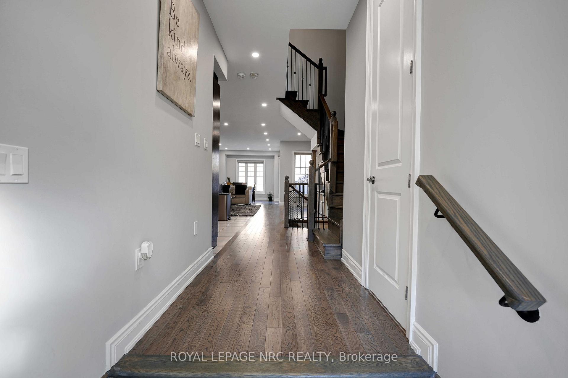 Photo 4 of 174 Walker Boulevard, New Tecumseth, Alliston — HOMEH