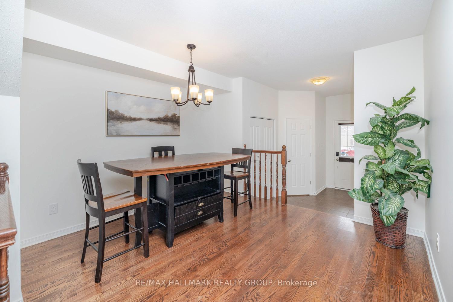 Photo 4 of 207 Rolling Meadow Crescent, Ottawa, Mer Bleue/Bradley Estates/Anderson Park — HOMEH