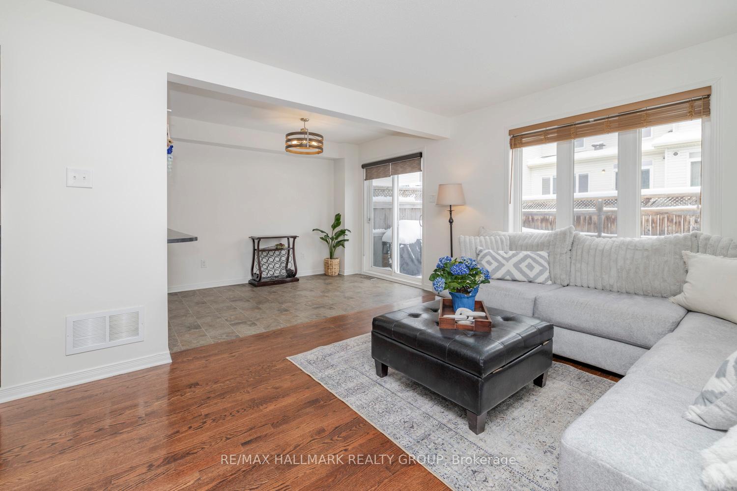 Photo 9 of 207 Rolling Meadow Crescent, Ottawa, Mer Bleue/Bradley Estates/Anderson Park — HOMEH