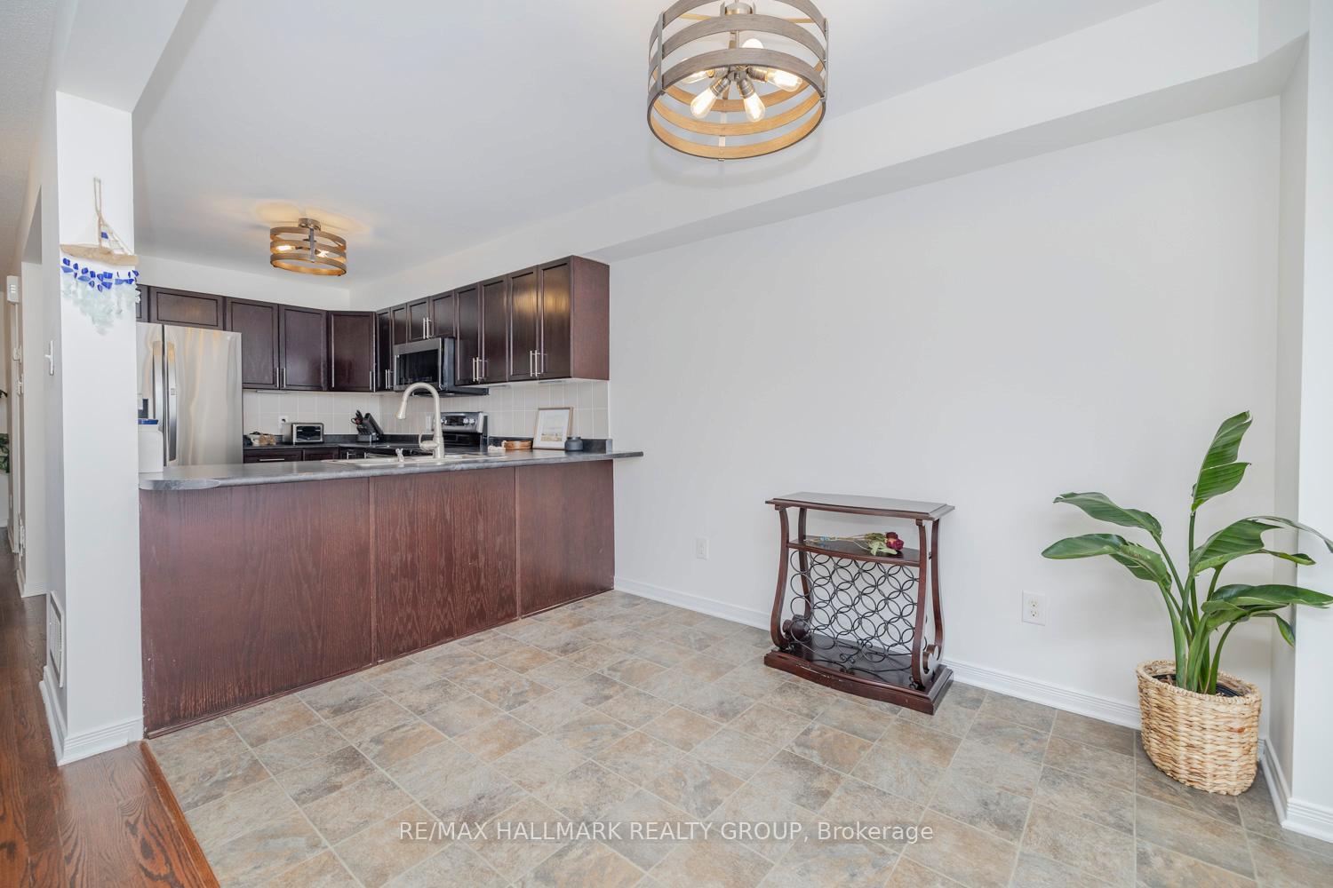 Photo 10 of 207 Rolling Meadow Crescent, Ottawa, Mer Bleue/Bradley Estates/Anderson Park — HOMEH