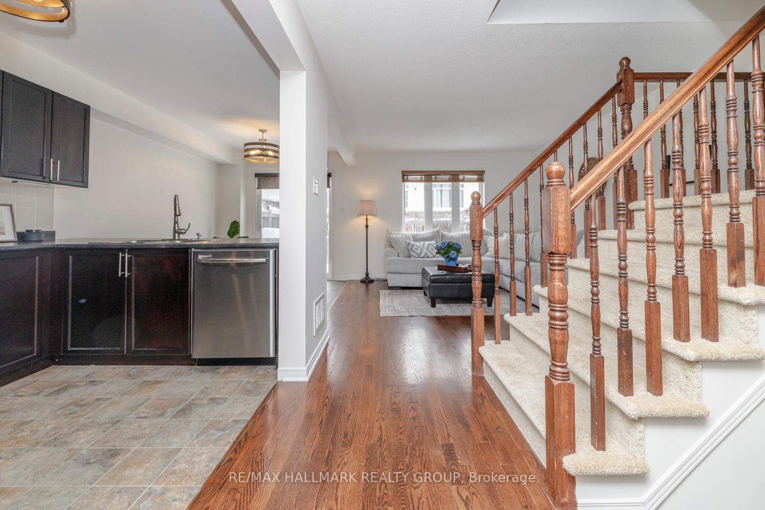 Photo 12 of 207 Rolling Meadow Crescent, Ottawa, Mer Bleue/Bradley Estates/Anderson Park — HOMEH