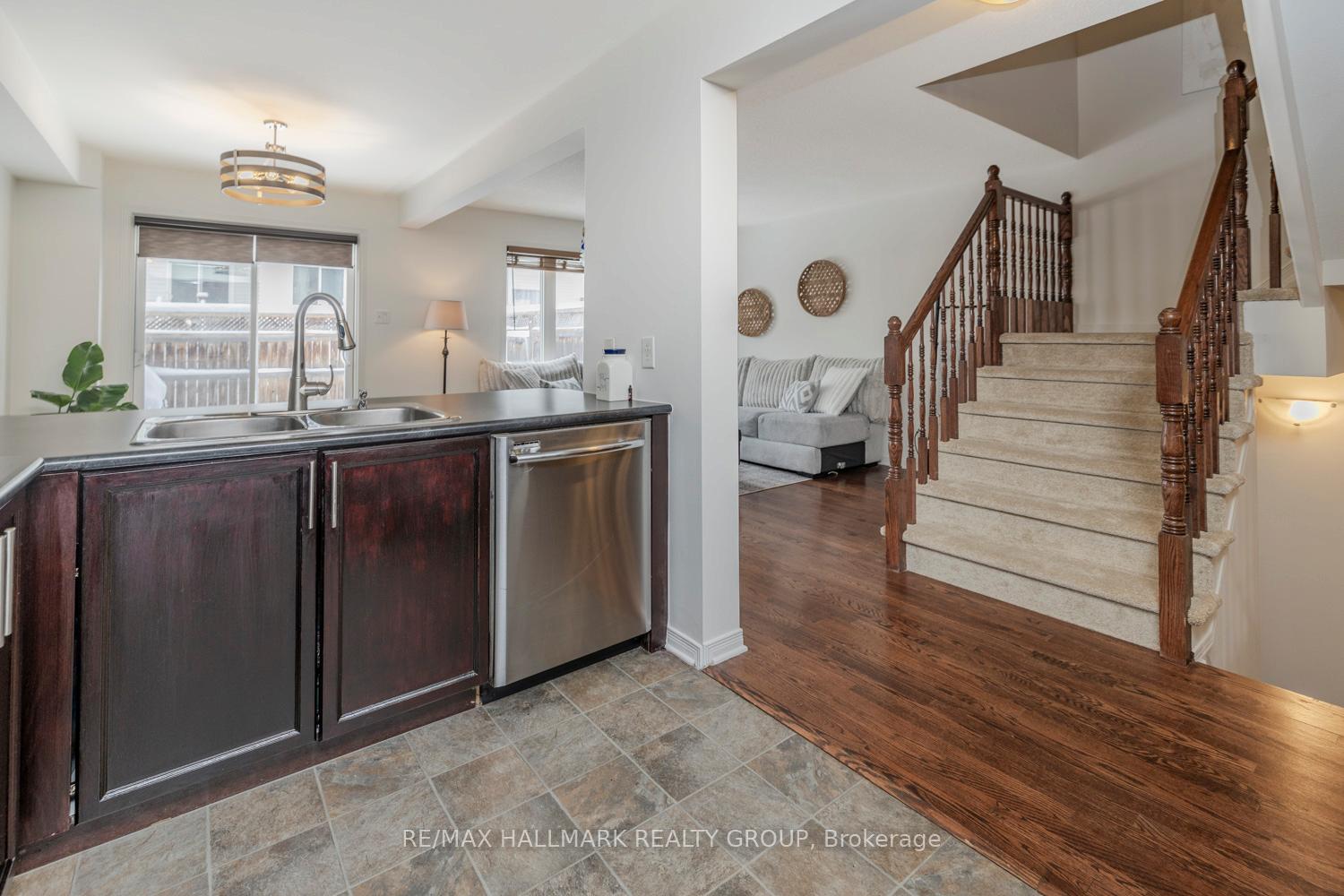 Photo 13 of 207 Rolling Meadow Crescent, Ottawa, Mer Bleue/Bradley Estates/Anderson Park — HOMEH