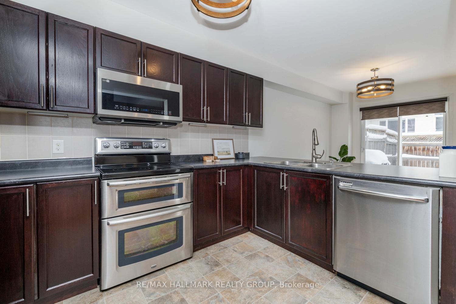 Photo 14 of 207 Rolling Meadow Crescent, Ottawa, Mer Bleue/Bradley Estates/Anderson Park — HOMEH