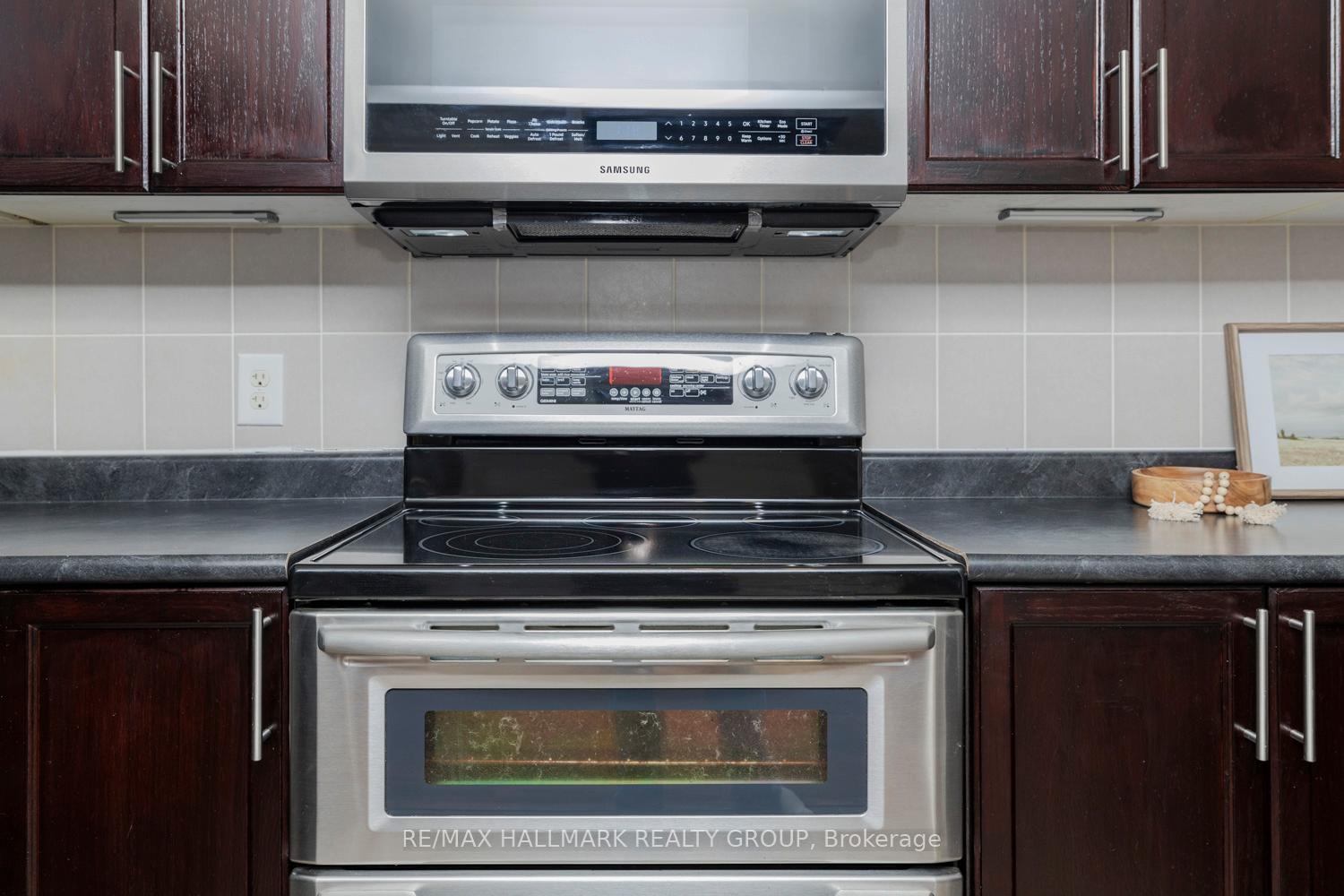 Photo 16 of 207 Rolling Meadow Crescent, Ottawa, Mer Bleue/Bradley Estates/Anderson Park — HOMEH