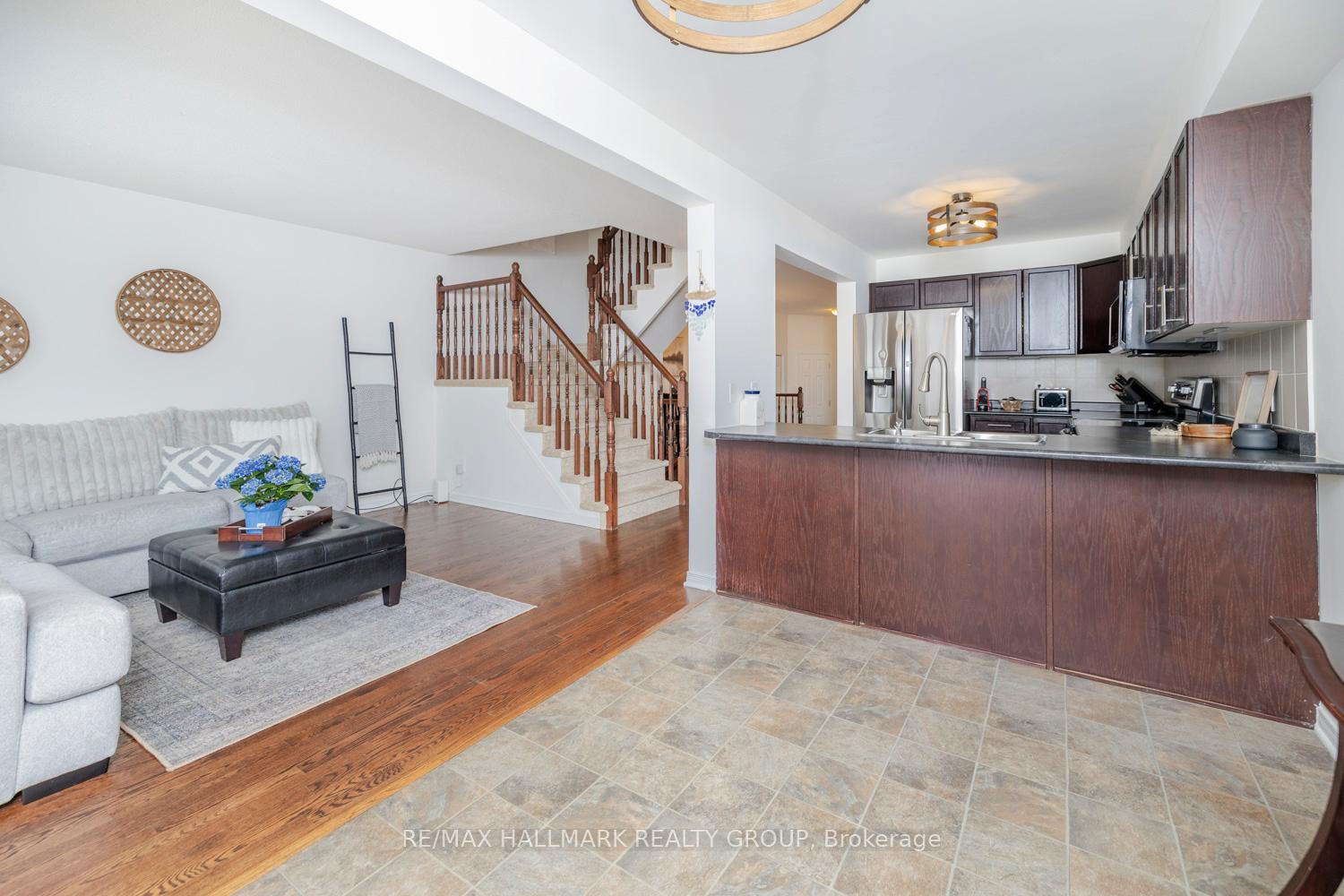 Photo 18 of 207 Rolling Meadow Crescent, Ottawa, Mer Bleue/Bradley Estates/Anderson Park — HOMEH