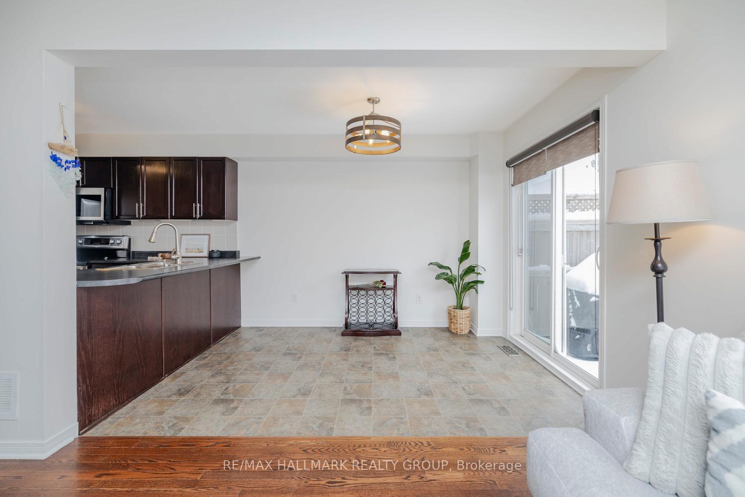 Photo 19 of 207 Rolling Meadow Crescent, Ottawa, Mer Bleue/Bradley Estates/Anderson Park — HOMEH