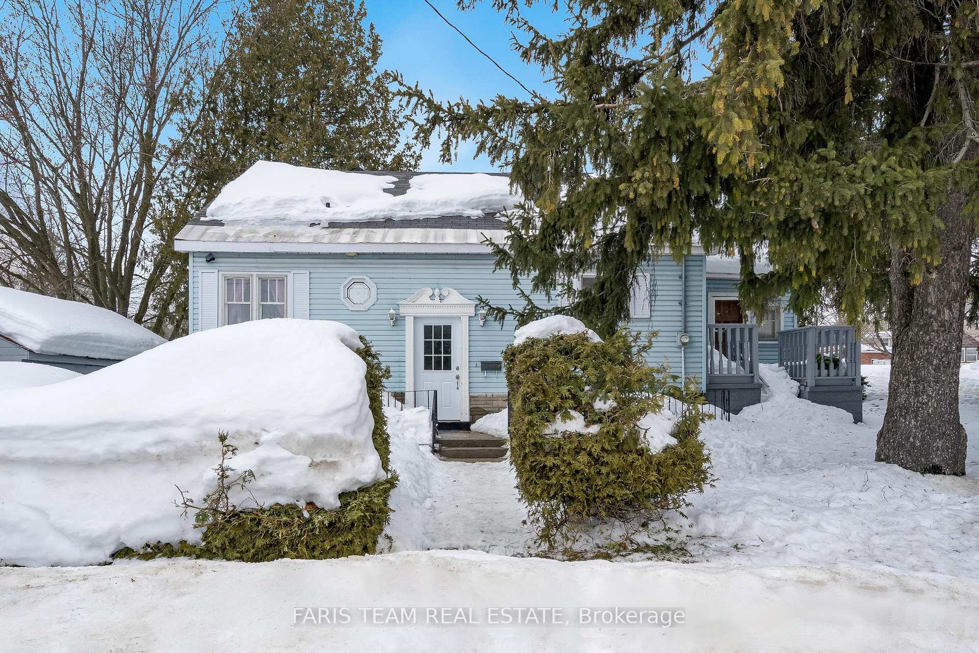 Photo 2 of 335 Moffat Street, Orillia — HOMEH