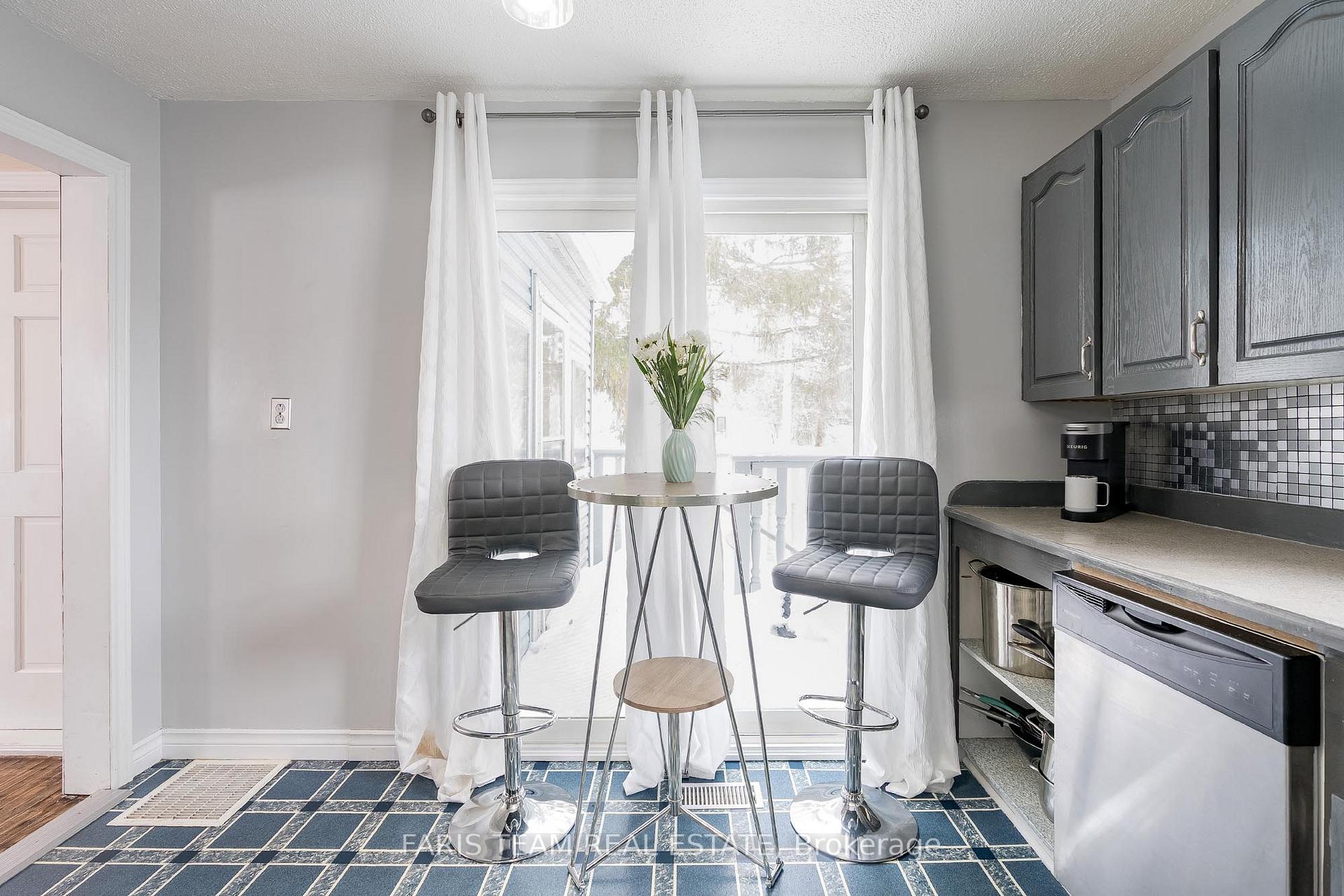 Photo 5 of 335 Moffat Street, Orillia — HOMEH