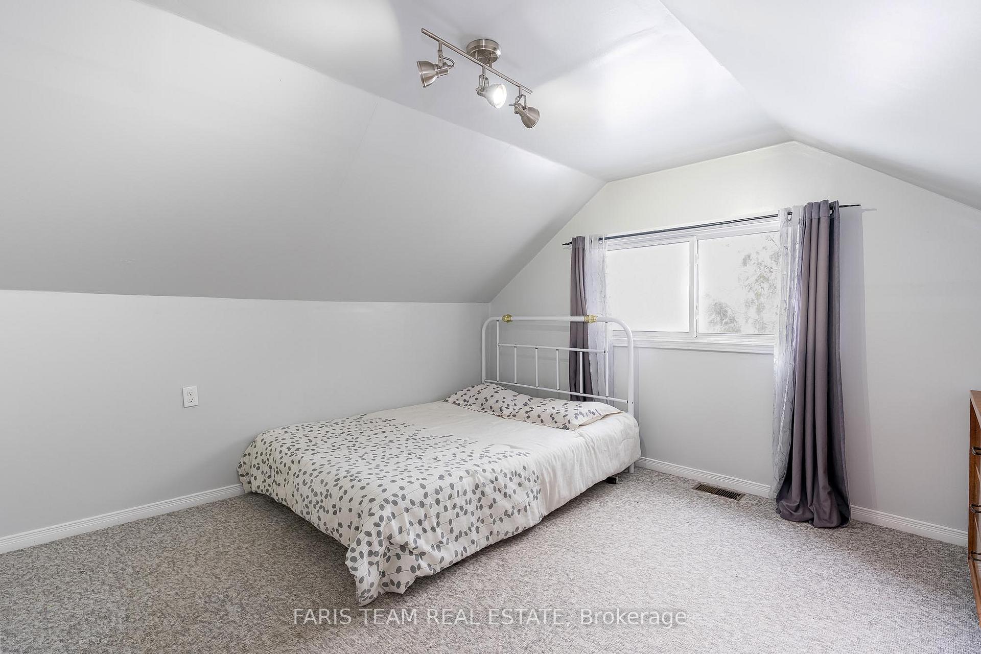 Photo 11 of 335 Moffat Street, Orillia — HOMEH