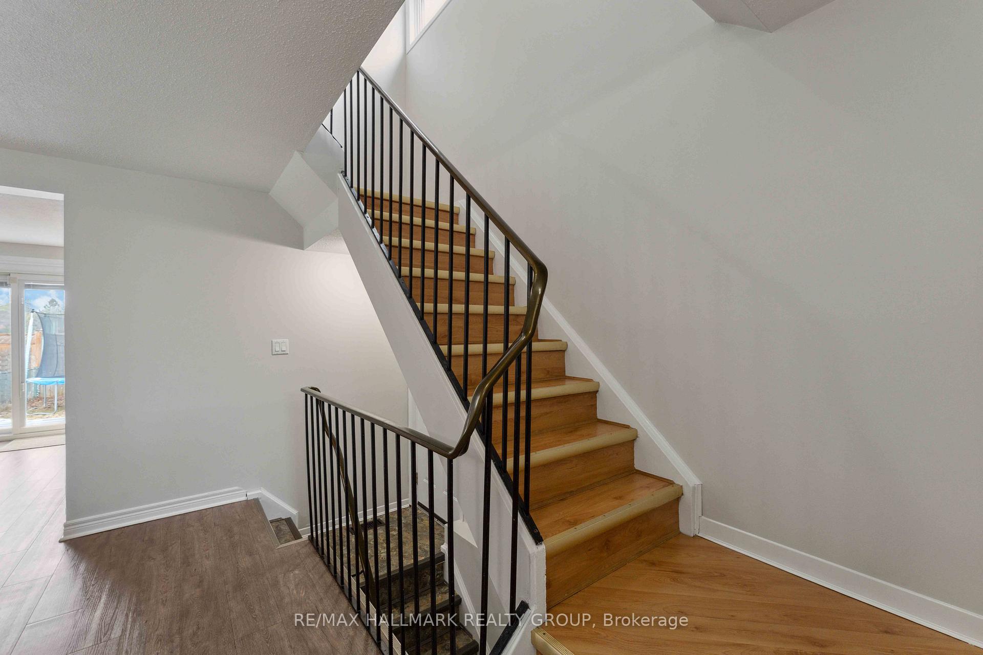 Photo 3 of 1031 Avignon Court, Ottawa, Orleans Wood — HOMEH