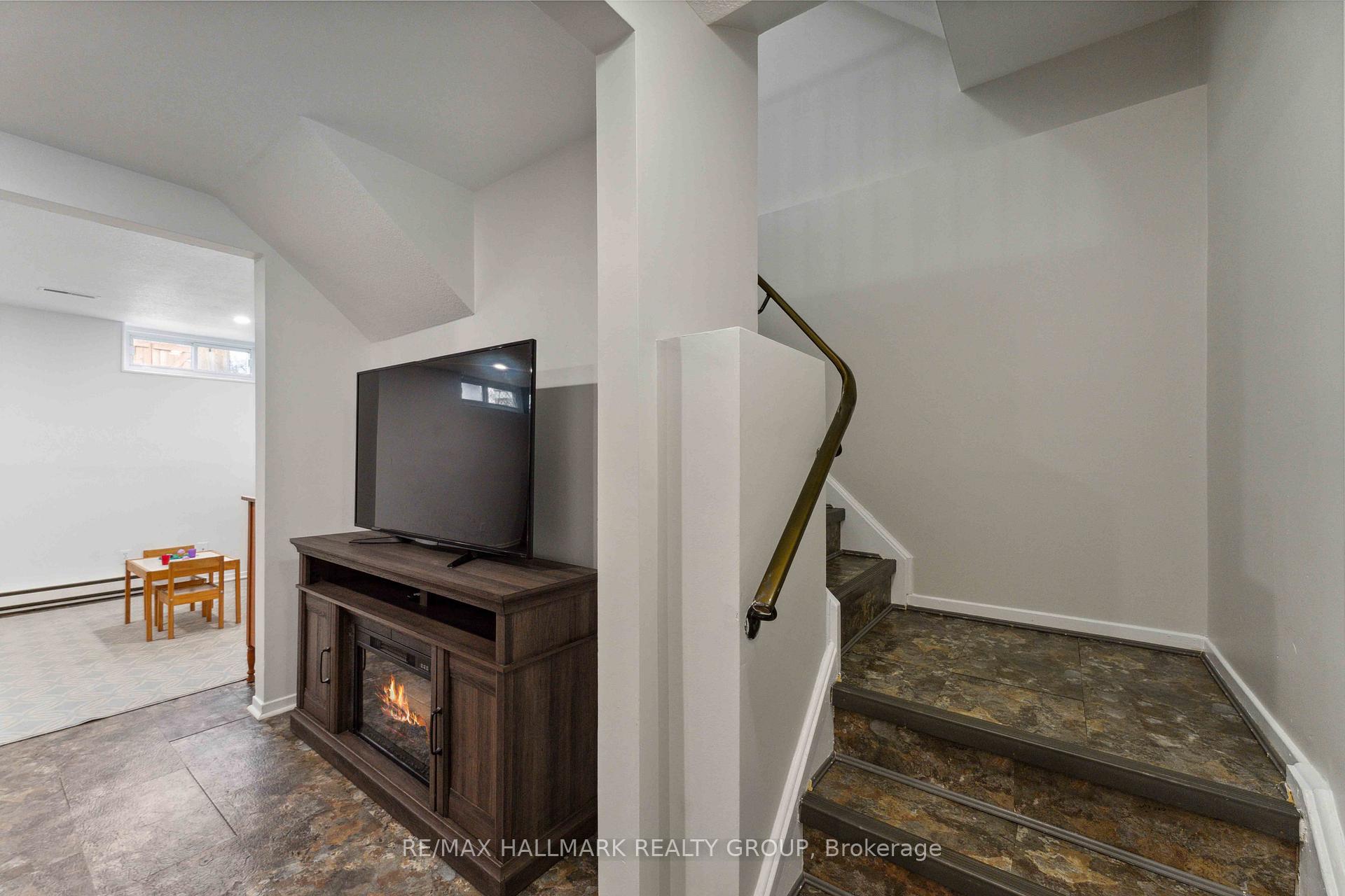 Photo 33 of 1031 Avignon Court, Ottawa, Orleans Wood — HOMEH